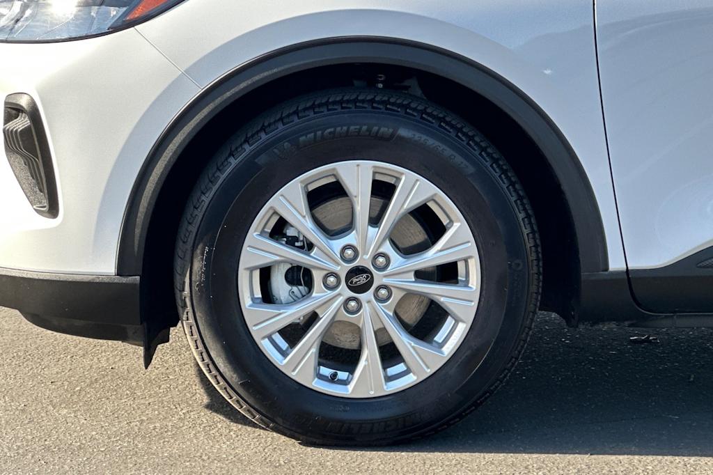 Thumbnail: 2023 Ford Escape - 8