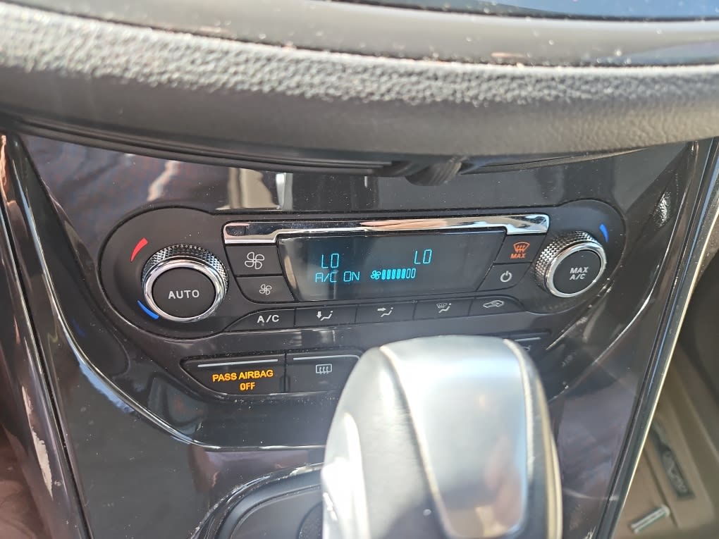 Thumbnail: 2015 Ford Escape - 21