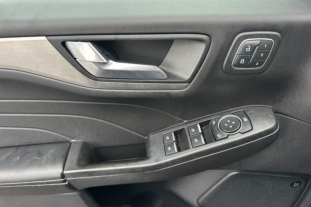 Thumbnail: 2021 Ford Escape - 22