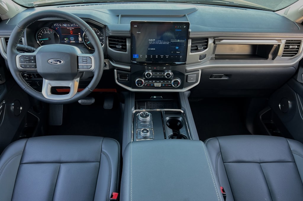 2024 Ford Expedition XLT 2