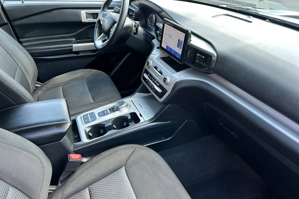 2023 Ford Explorer XLT 13