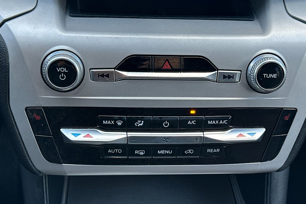2023 Ford Explorer XLT 26