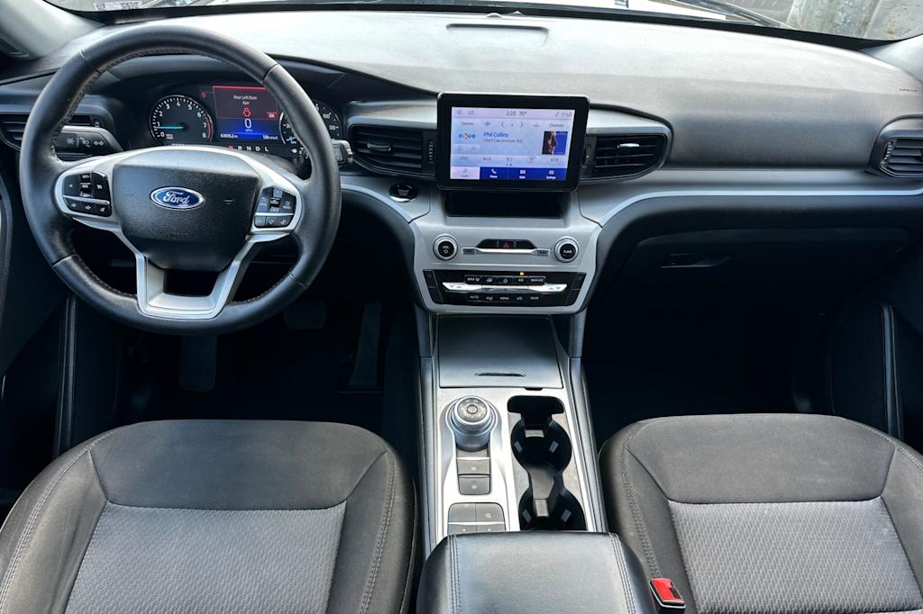 2023 Ford Explorer XLT 2