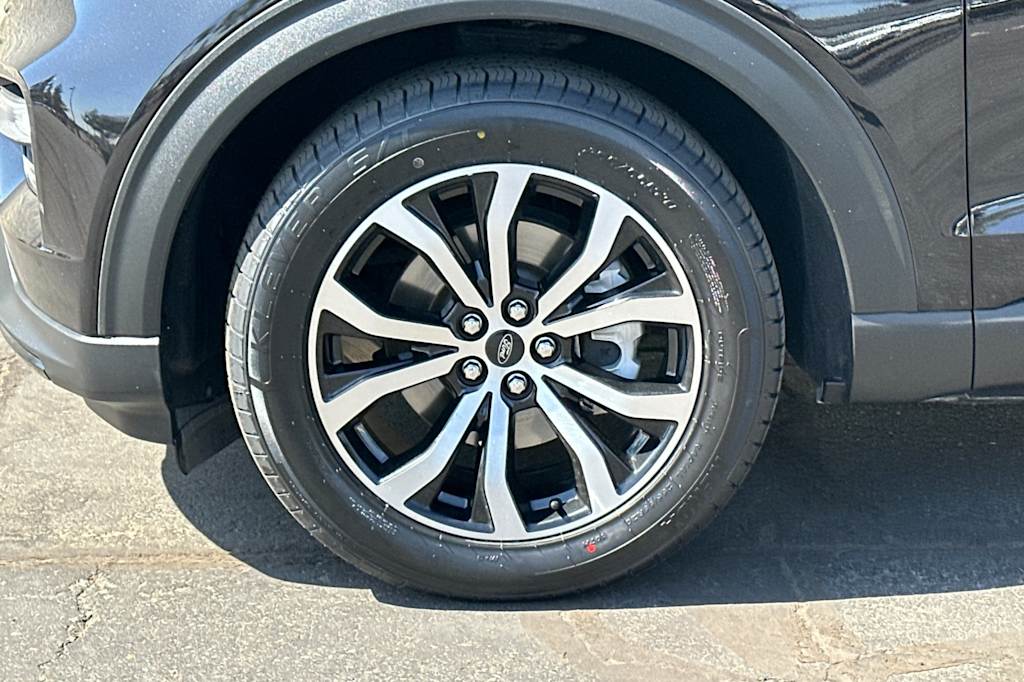 Thumbnail: 2022 Ford Explorer - 8