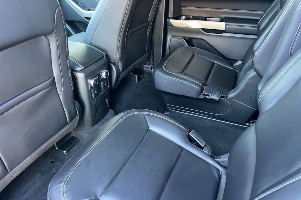Thumbnail: 2022 Ford Explorer - 10