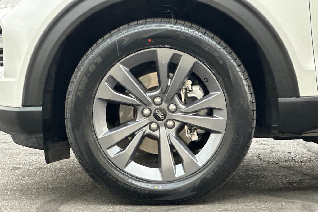 Thumbnail: 2023 Ford Explorer - 8