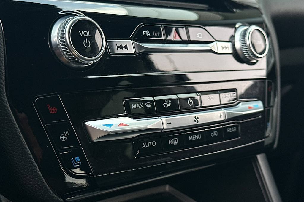 Thumbnail: 2021 Ford Explorer - 25