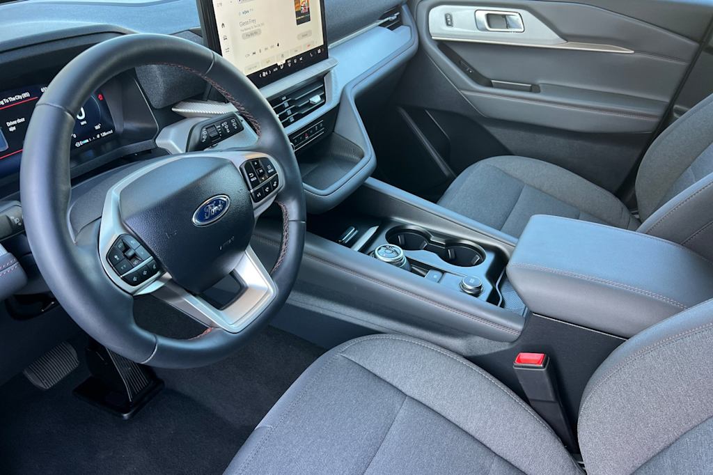 Thumbnail: 2025 Ford Explorer - 8