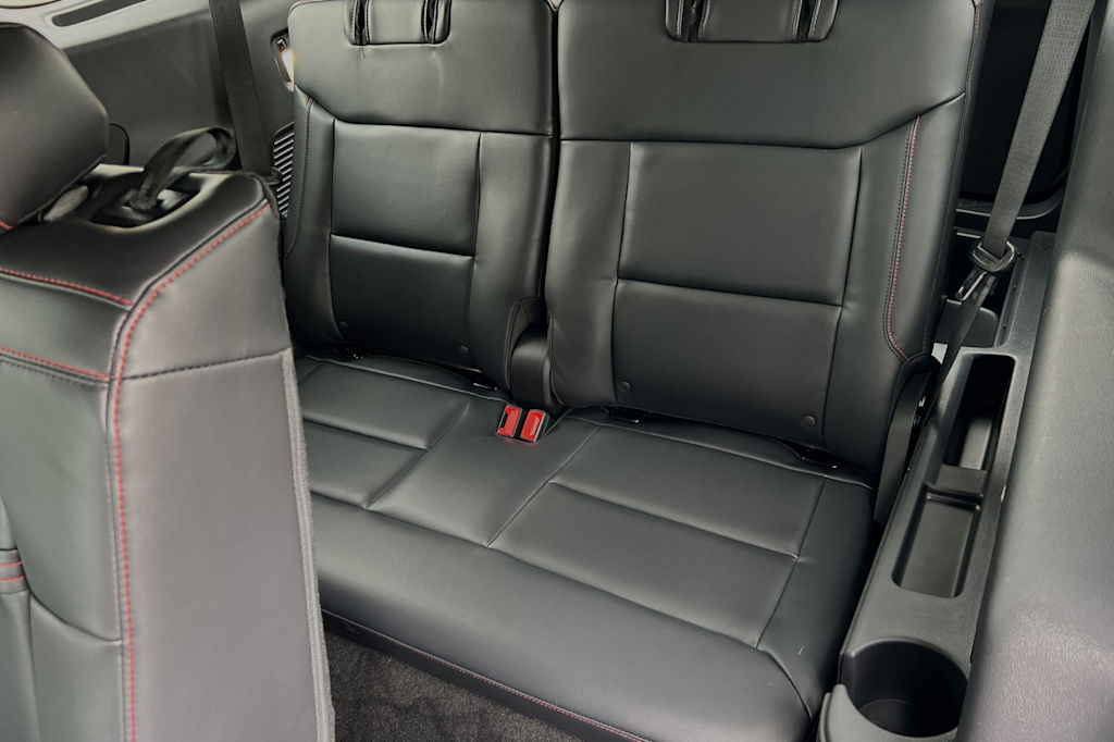 2025 Ford Explorer ST-Line 24