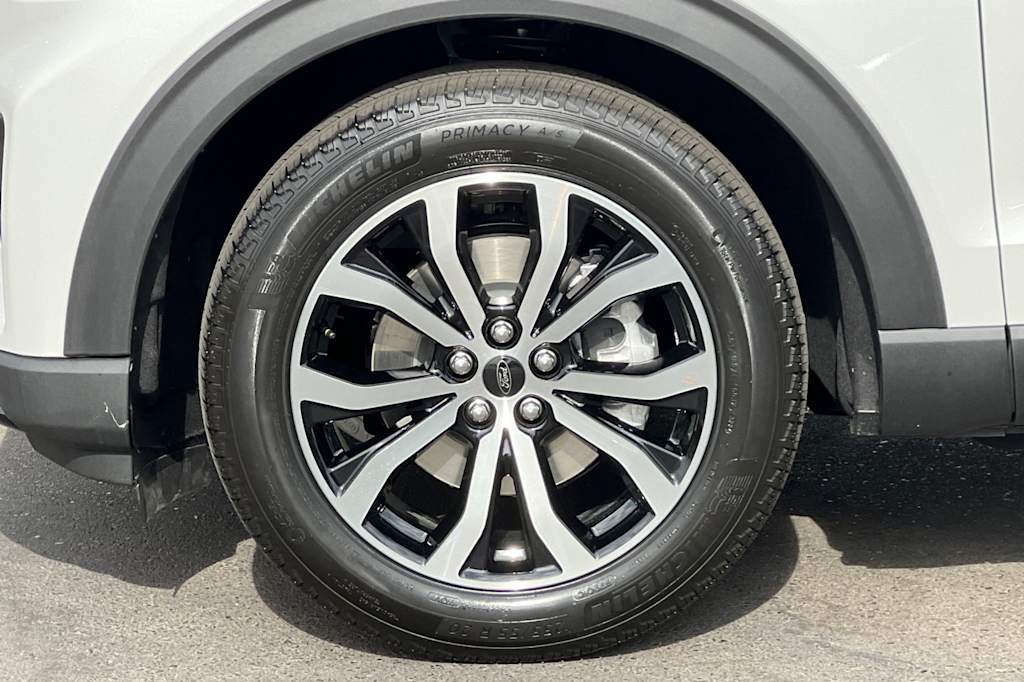 2025 Ford Explorer ST-Line 8
