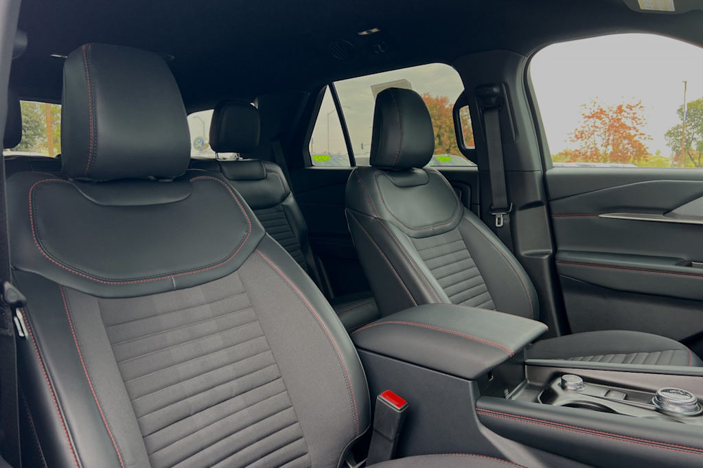 2025 Ford Explorer ST-Line 10