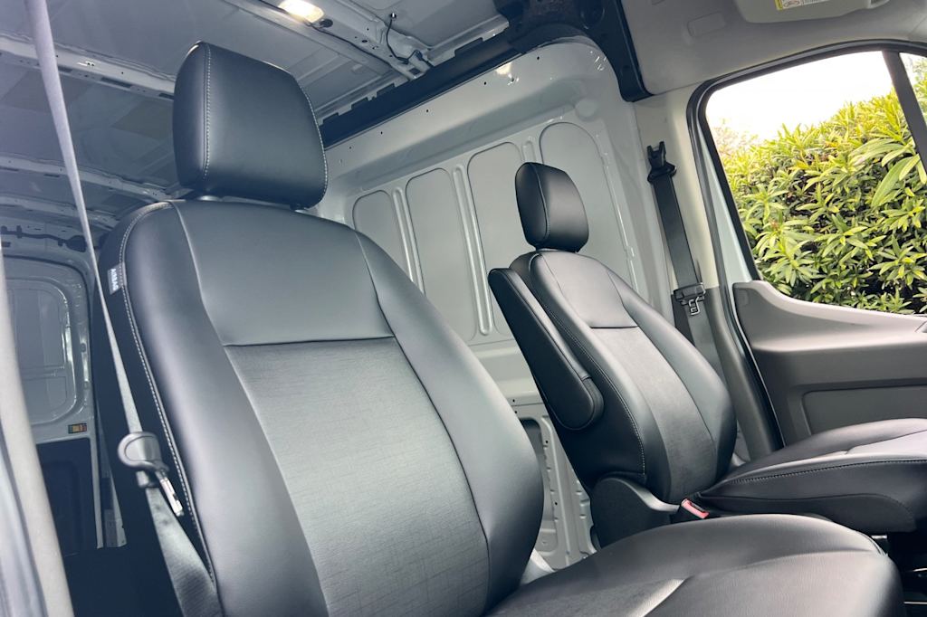 2025 Ford Transit Series 250 23