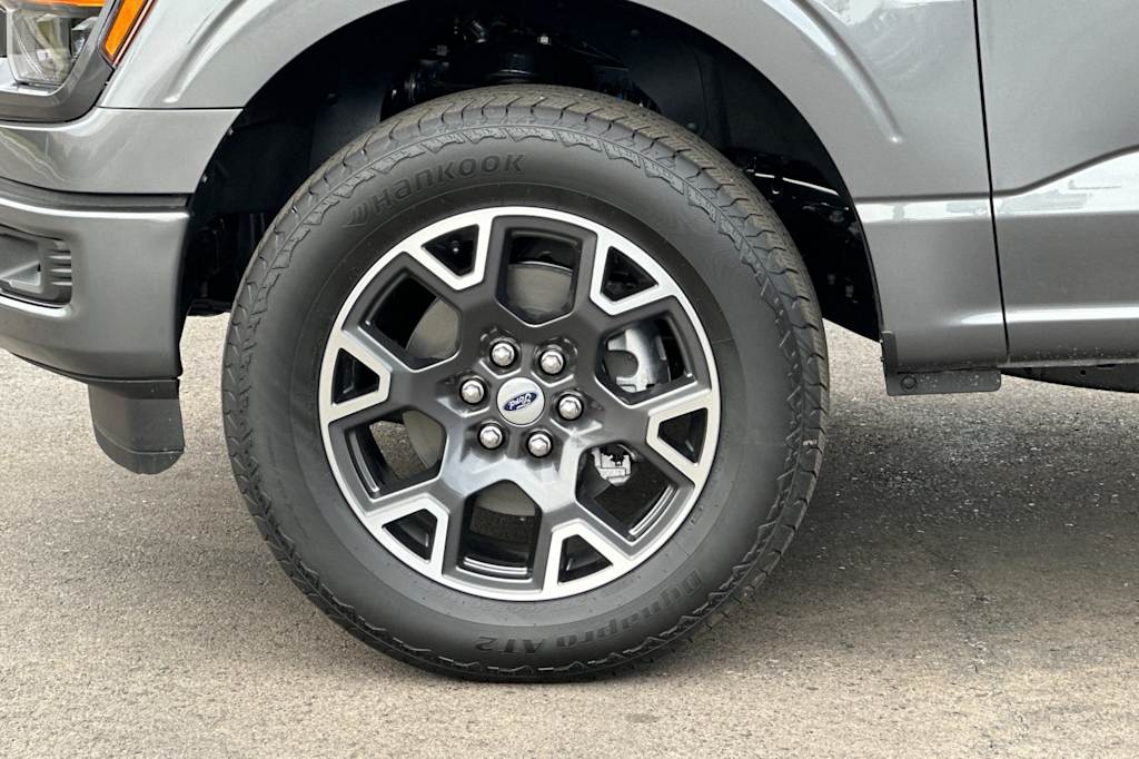 2025 Ford F-150 STX 8