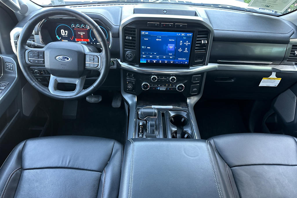 2022 Ford F-150 Lariat 2