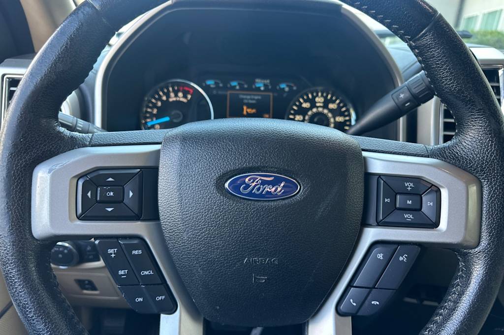 2015 Ford F-150 Lariat 25