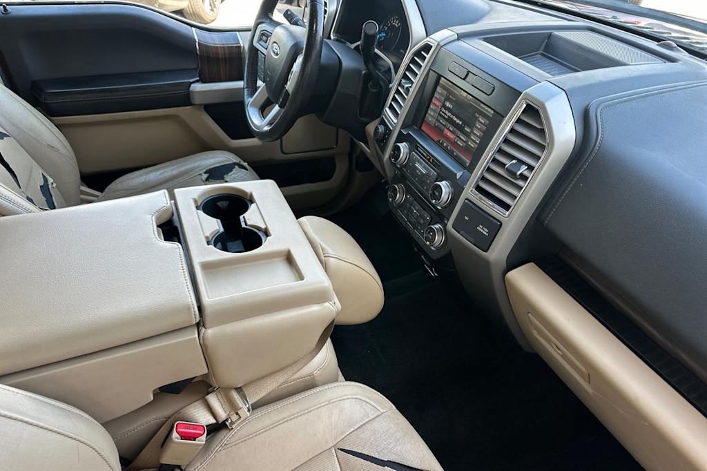 2015 Ford F-150 Lariat 12