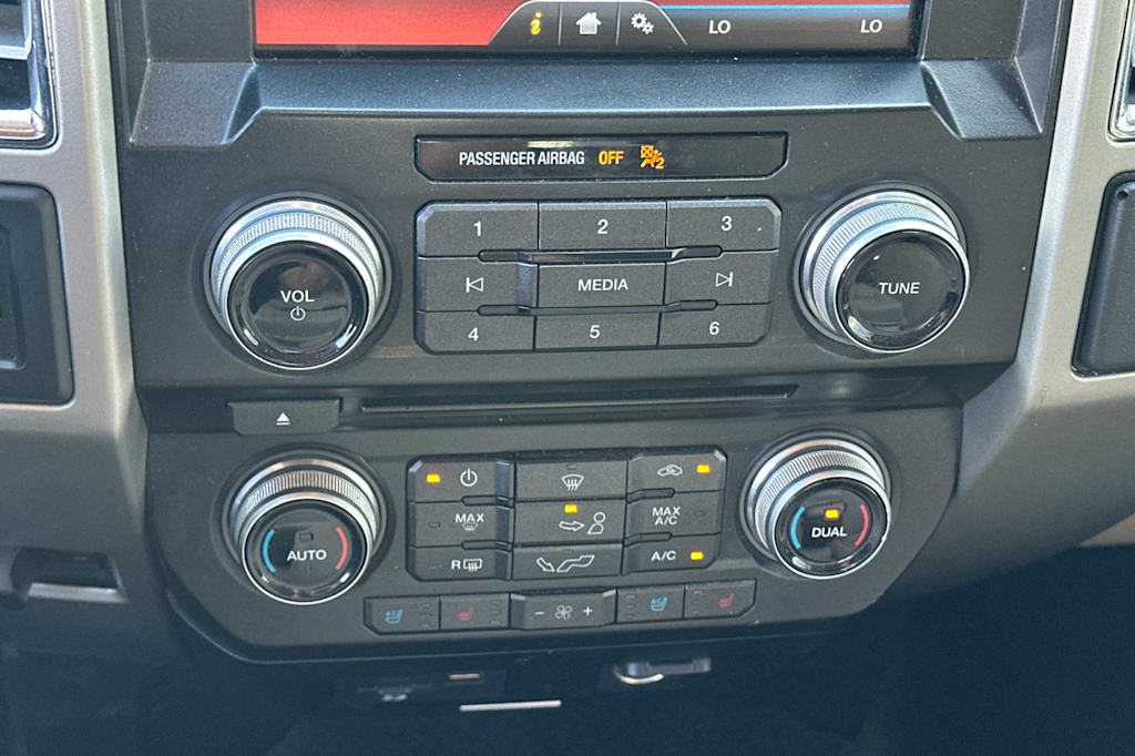 2015 Ford F-150 Lariat 22