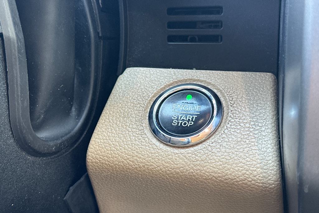 2015 Ford F-150 Lariat 24