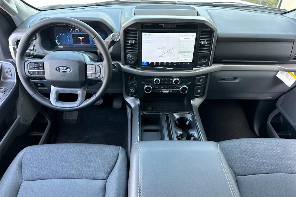 2025 Ford F-150 XLT 2