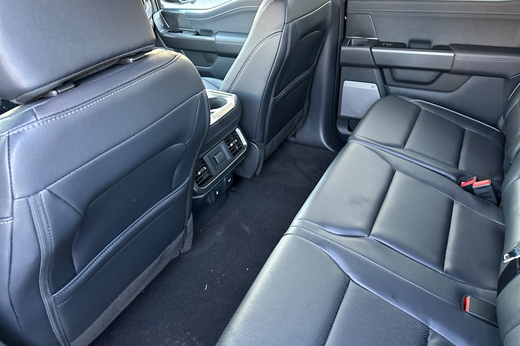 2025 Ford F-150 Lariat 10