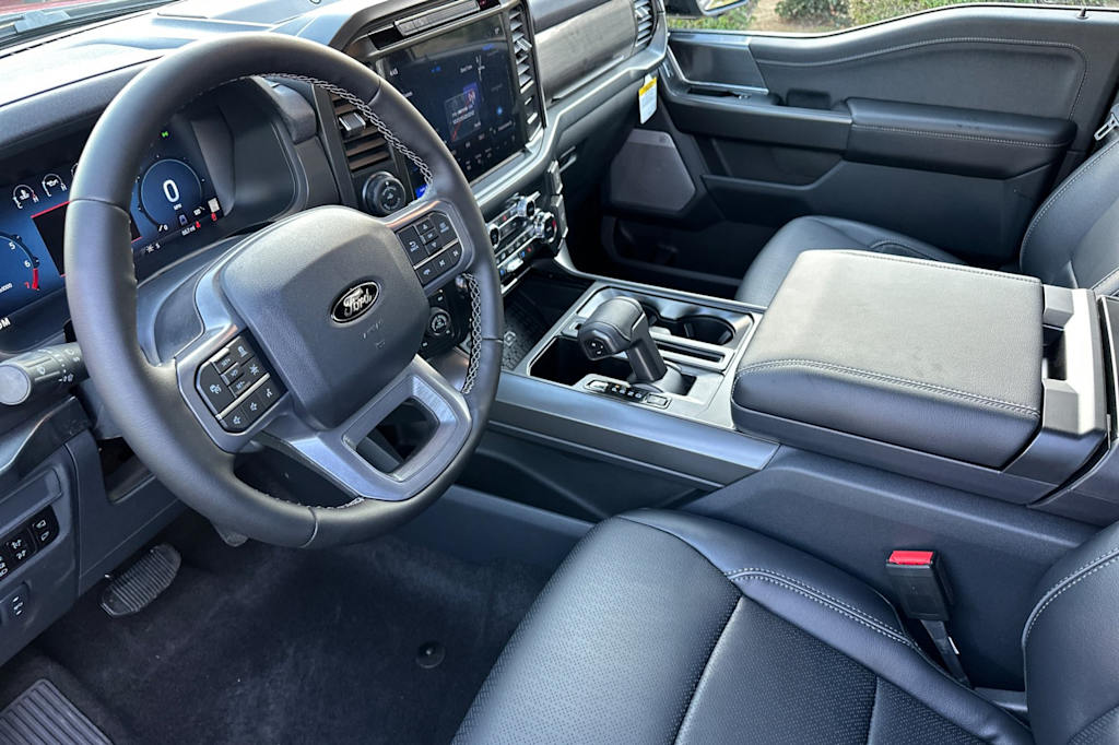 2025 Ford F-150 Lariat 8