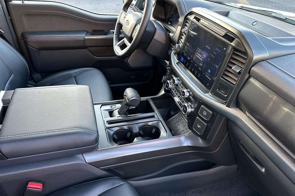 2025 Ford F-150 Lariat 12
