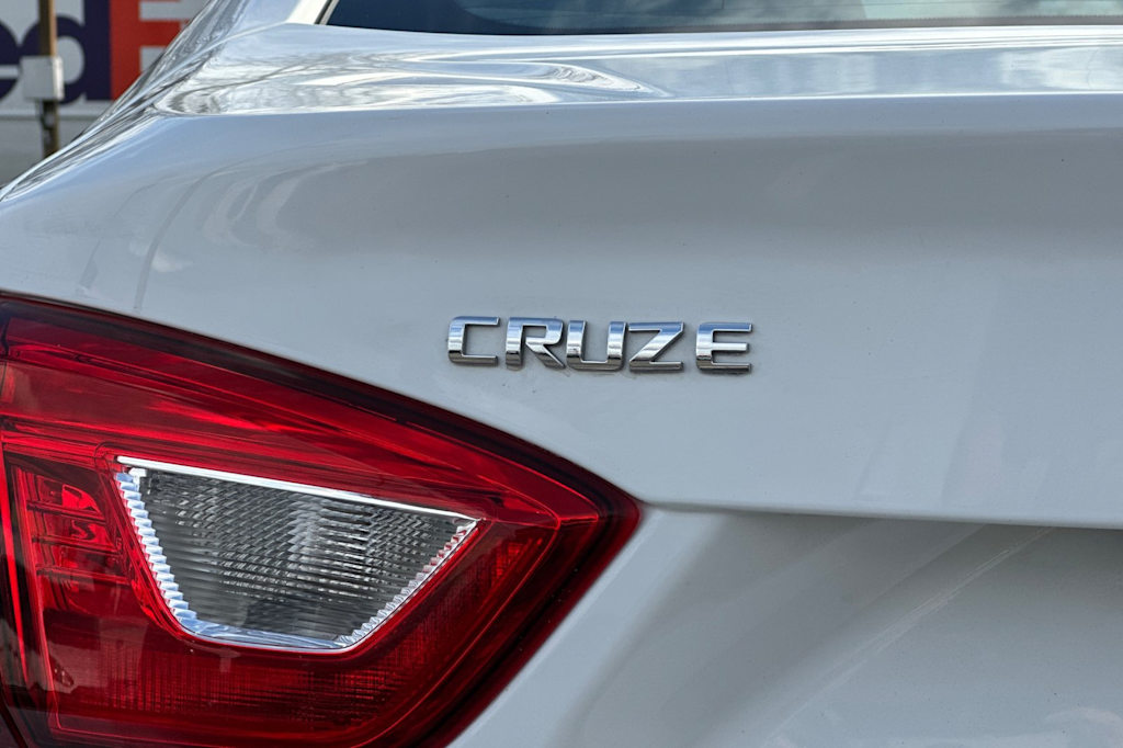 Thumbnail: 2017 Chevrolet Cruze - 7