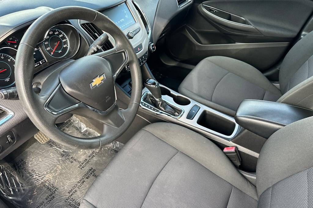 Thumbnail: 2017 Chevrolet Cruze - 9