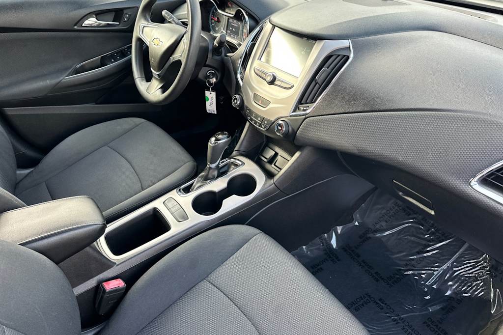 Thumbnail: 2017 Chevrolet Cruze - 13