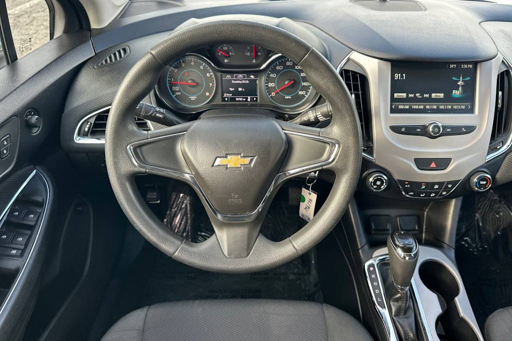 Thumbnail: 2017 Chevrolet Cruze - 12