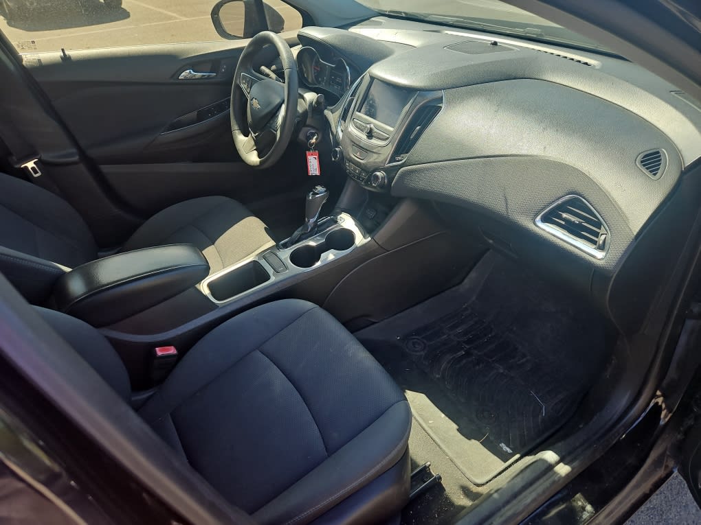 Thumbnail: 2019 Chevrolet Cruze - 10