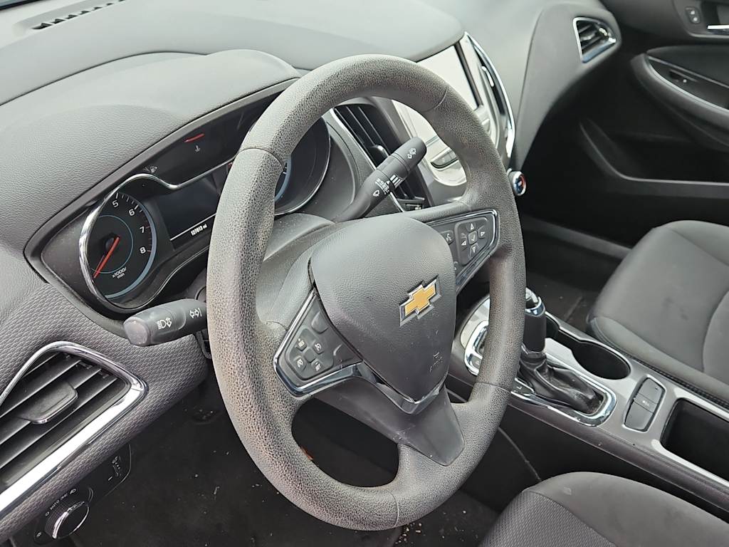 Thumbnail: 2017 Chevrolet Cruze - 2