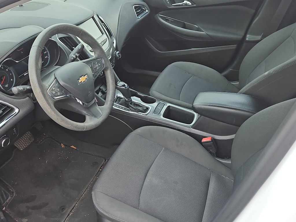 Thumbnail: 2017 Chevrolet Cruze - 10