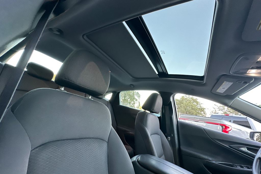 Thumbnail: 2022 Chevrolet Malibu - 21