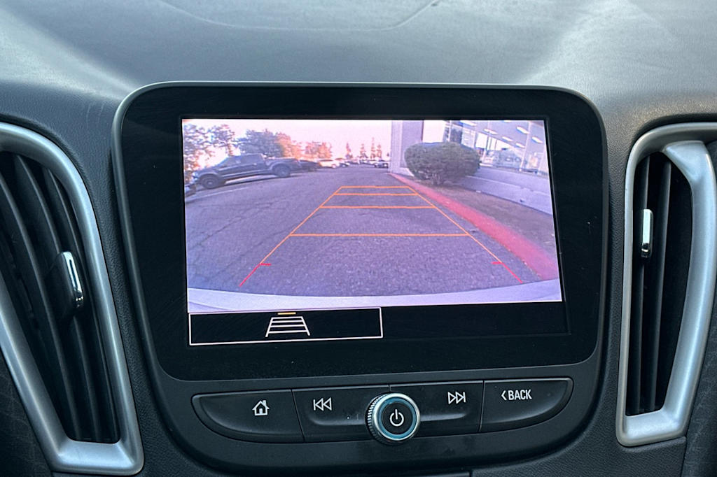 Thumbnail: 2022 Chevrolet Malibu - 22