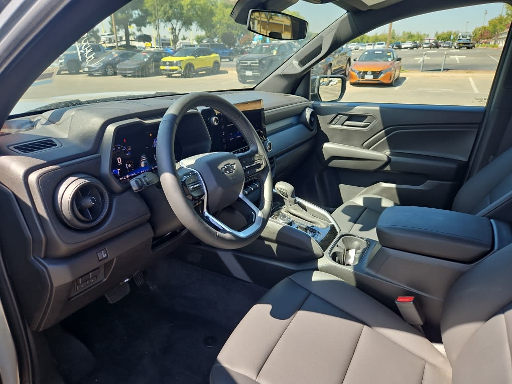Thumbnail: 2026 Chevrolet Colorado - 12