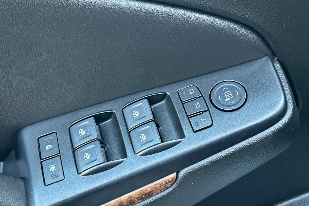 Thumbnail: 2020 Chevrolet Tahoe - 23