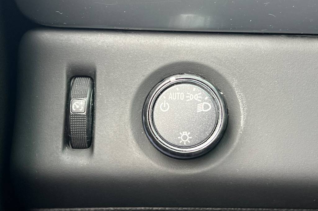 Thumbnail: 2018 Chevrolet Suburban - 31