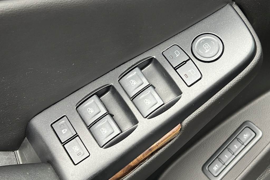 Thumbnail: 2018 Chevrolet Suburban - 20