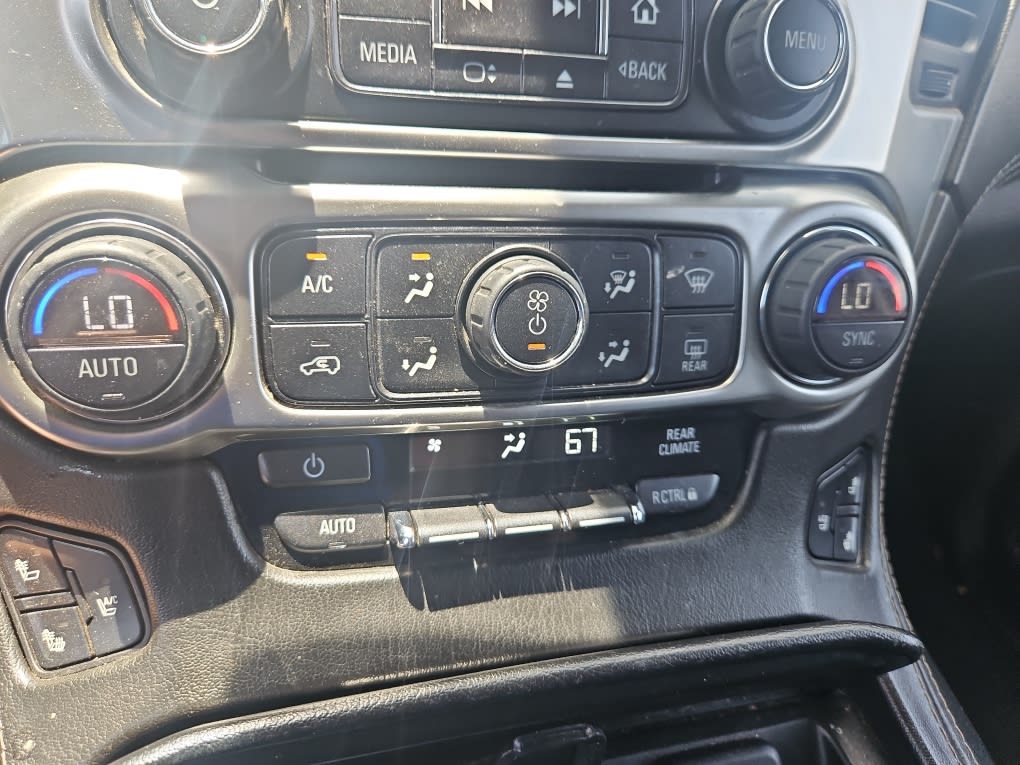 Thumbnail: 2015 Chevrolet Tahoe - 21