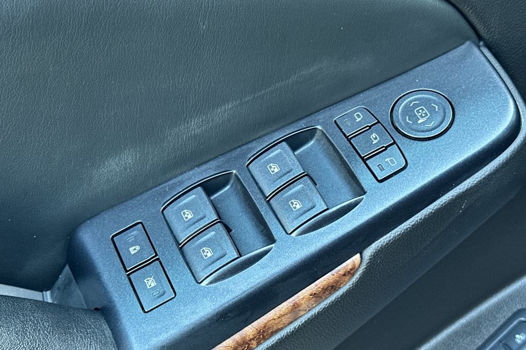 Thumbnail: 2015 Chevrolet Tahoe - 20