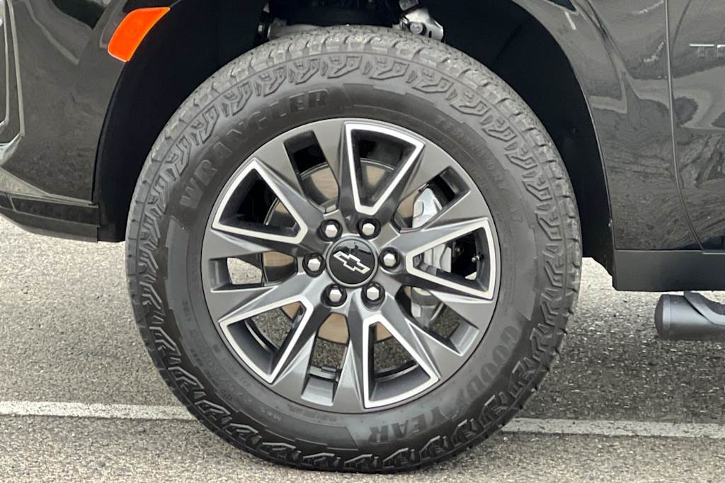 Thumbnail: 2024 Chevrolet Tahoe - 8