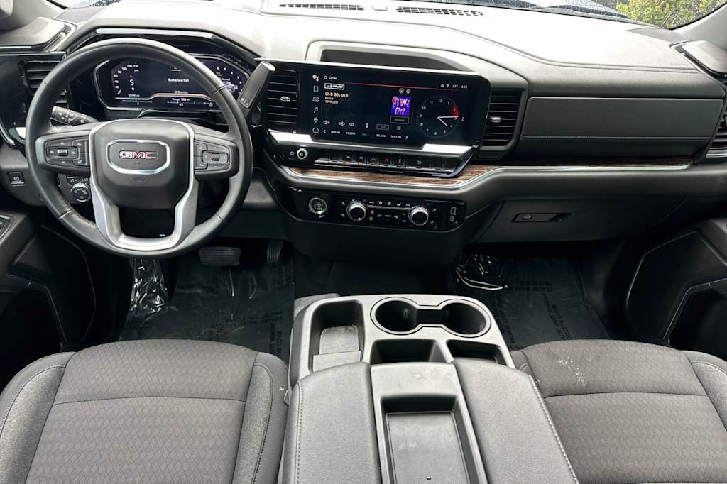 2024 GMC Sierra 1500 SLE 2