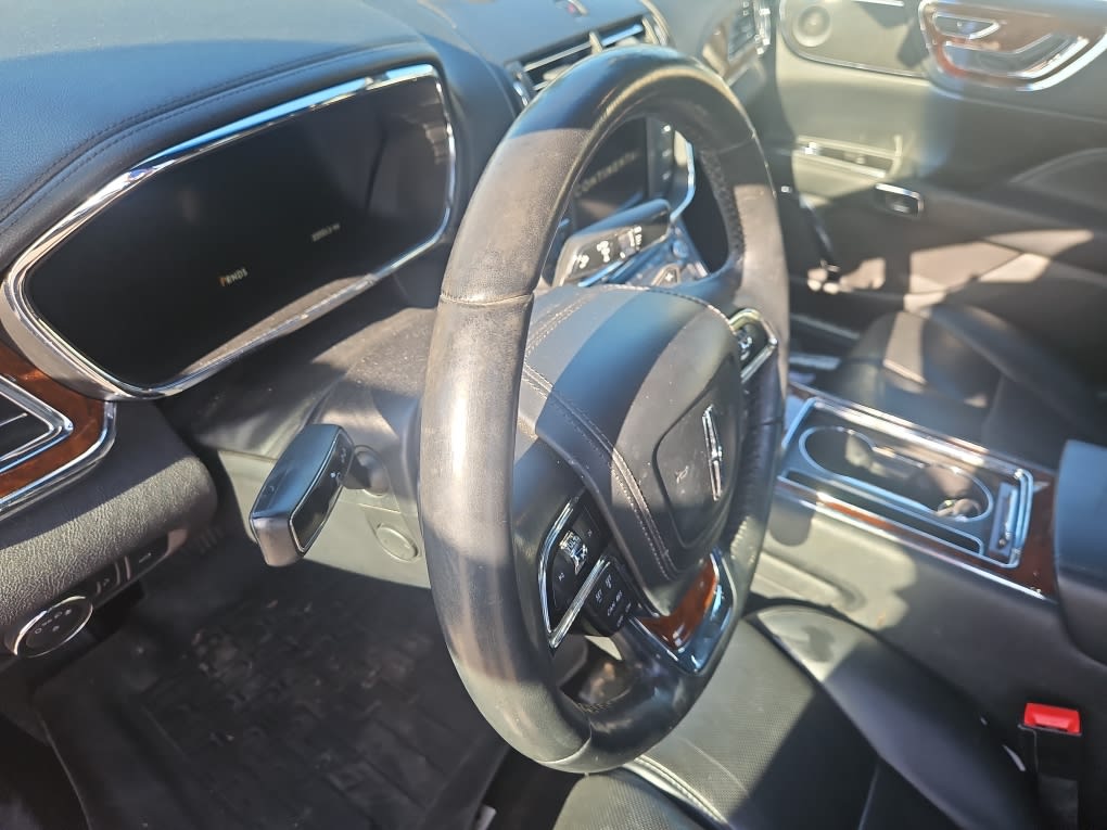 Thumbnail: 2017 Lincoln Continental - 2