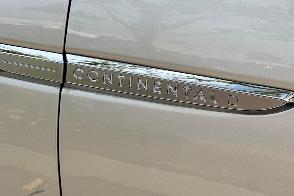Thumbnail: 2017 Lincoln Continental - 7