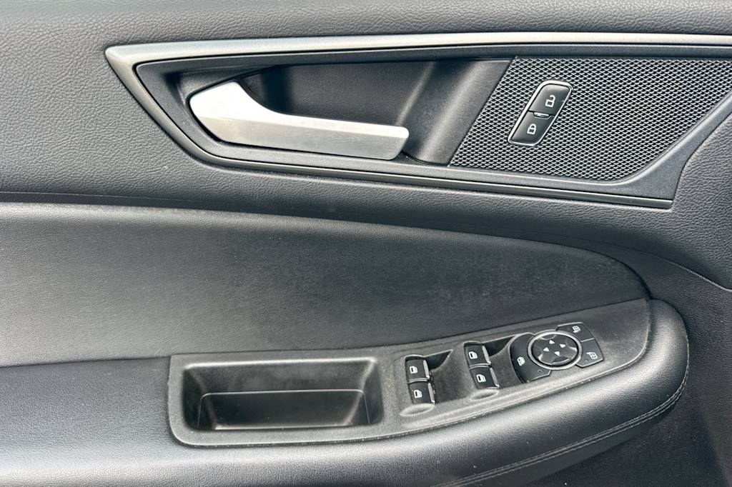 Thumbnail: 2021 Ford Edge - 22