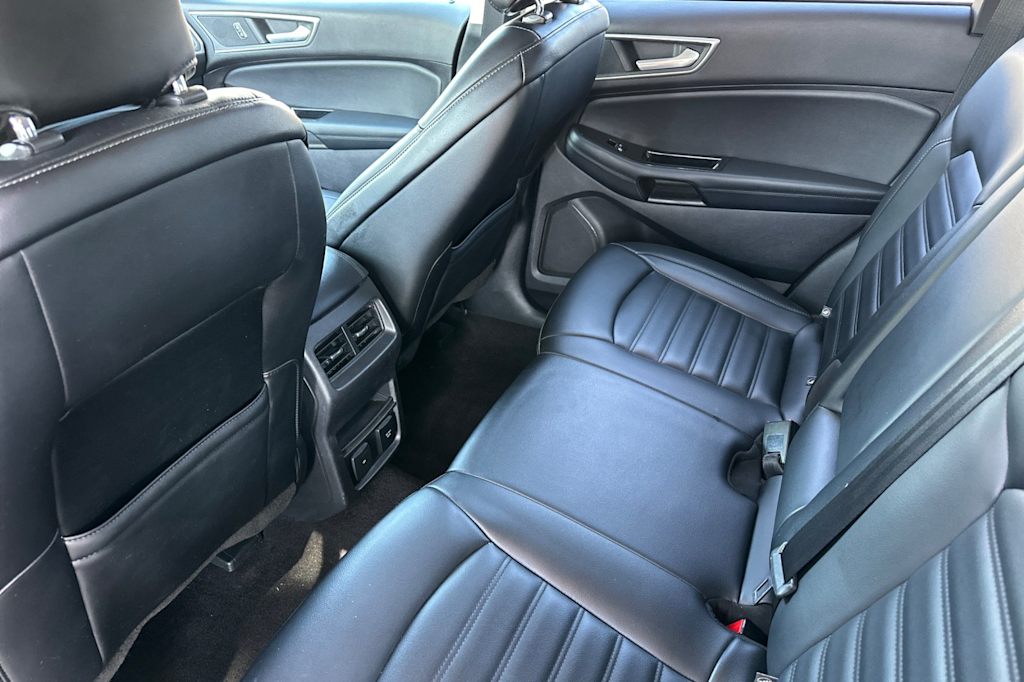 Thumbnail: 2019 Ford Edge - 10