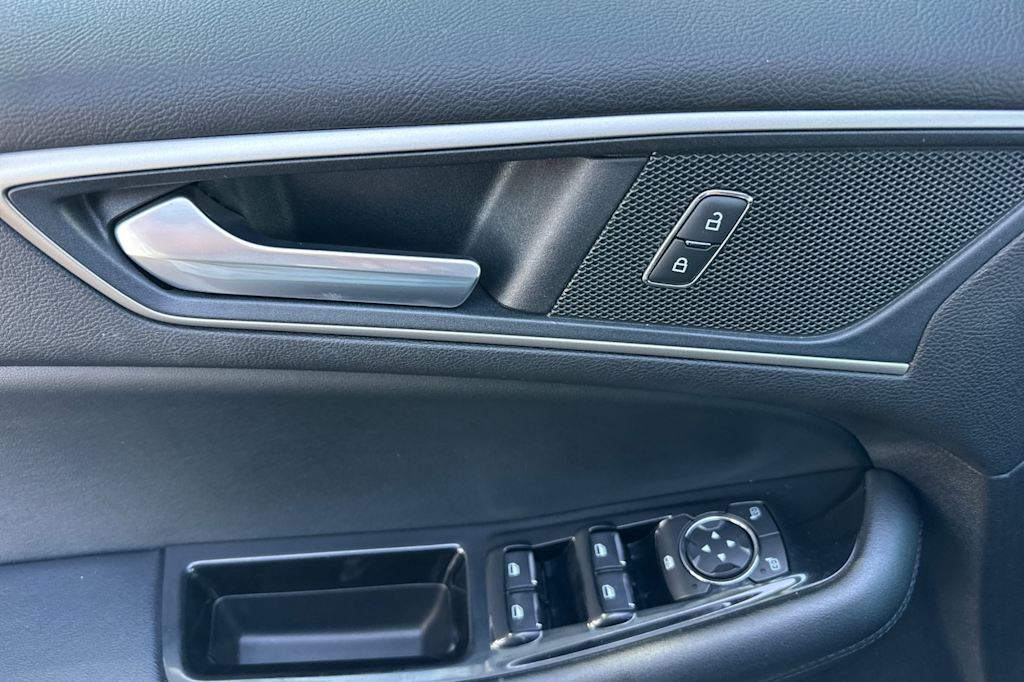 Thumbnail: 2019 Ford Edge - 22