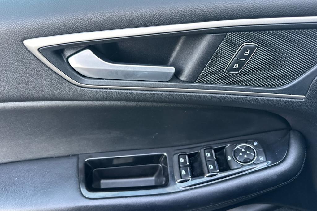 Thumbnail: 2020 Ford Edge - 21