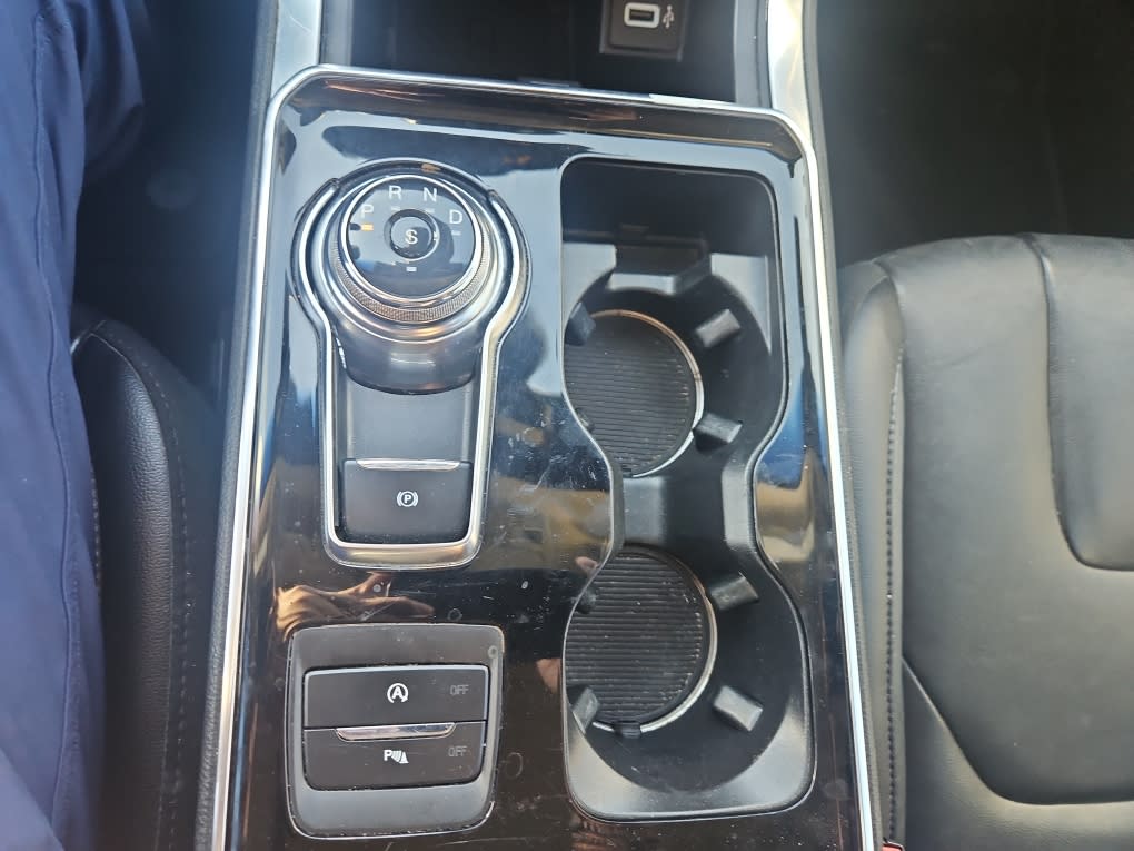 Thumbnail: 2020 Ford Edge - 16